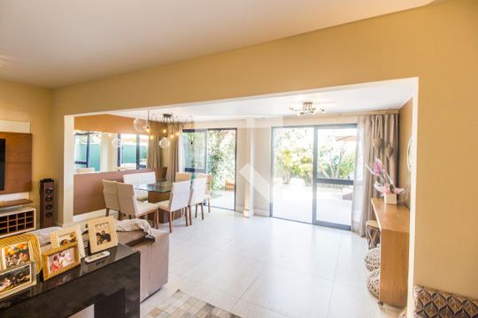 Sala de casa de condomínio à venda com 3 quartos, 180m² em Residencial Tambore Iii, Santana de Parnaíba