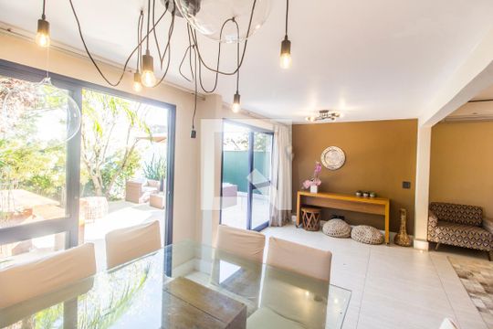 Sala de casa de condomínio à venda com 3 quartos, 180m² em Residencial Tambore Iii, Santana de Parnaíba