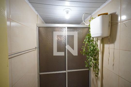 Banheiro de casa de condomínio para alugar com 3 quartos, 146m² em São João do Rio Vermelho, Florianópolis