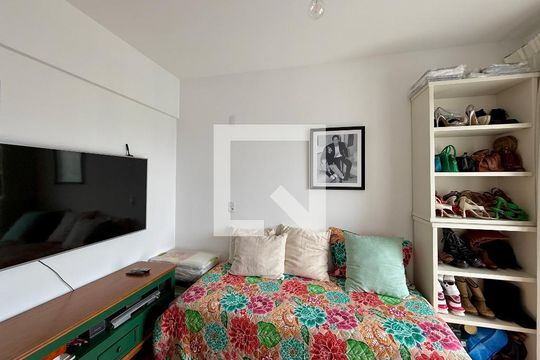 Quarto de kitnet/studio para alugar com 0 quarto, 23m² em Santo Amaro, São Paulo