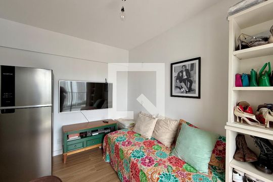 Quarto de kitnet/studio para alugar com 0 quarto, 23m² em Santo Amaro, São Paulo