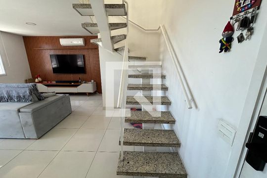 Escada de apartamento para alugar com 2 quartos, 138m² em Cachambi, Rio de Janeiro