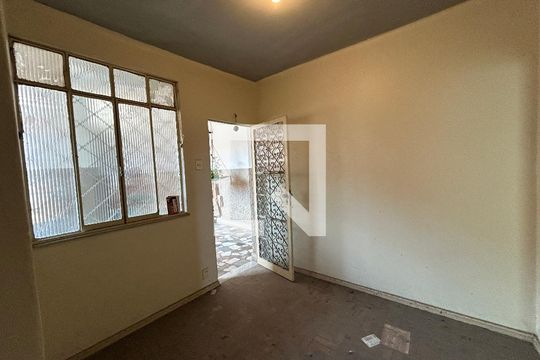 Sala de apartamento para alugar com 1 quarto, 35m² em Engenheiro Leal, Rio de Janeiro