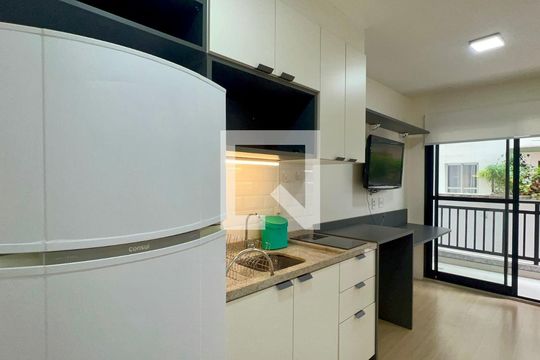 Cozinha de kitnet/studio para alugar com 1 quarto, 28m² em Pinheiros, São Paulo