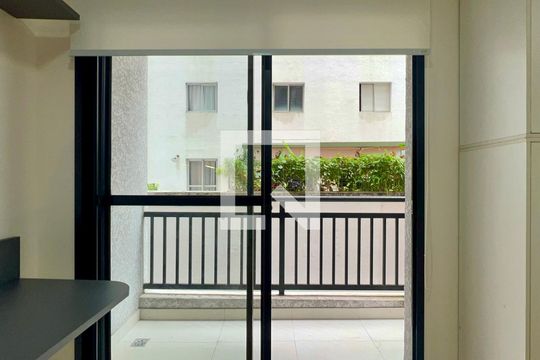 Varanda de kitnet/studio para alugar com 1 quarto, 28m² em Pinheiros, São Paulo