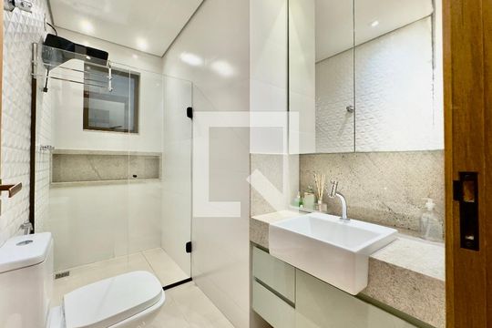 Casa à venda com 4 quartos, 490m² em Nova Cachoeirinha, Belo Horizonte