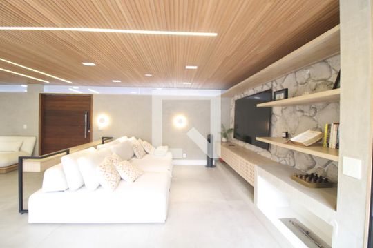 Sala de casa de condomínio à venda com 4 quartos, 200m² em Interlagos, São Paulo