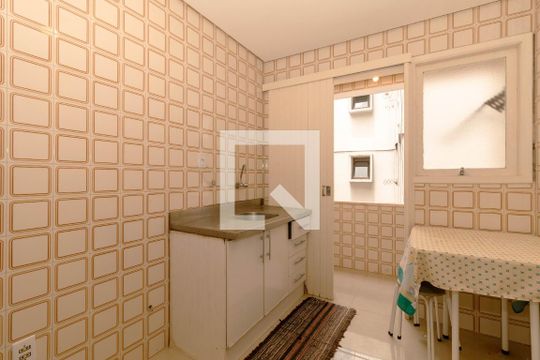 Cozinha de apartamento para alugar com 1 quarto, 48m² em Cidade Baixa, Porto Alegre
