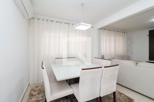 Sala de Jantar de casa à venda com 3 quartos, 215m² em Vila Carmosina, São Paulo
