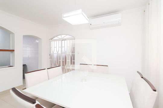 Sala de Jantar de casa à venda com 3 quartos, 215m² em Vila Carmosina, São Paulo