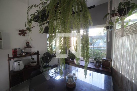 Casa à venda com 3 quartos, 195m² em Baldeador, Niterói