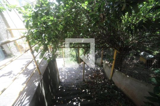 Casa à venda com 3 quartos, 195m² em Baldeador, Niterói