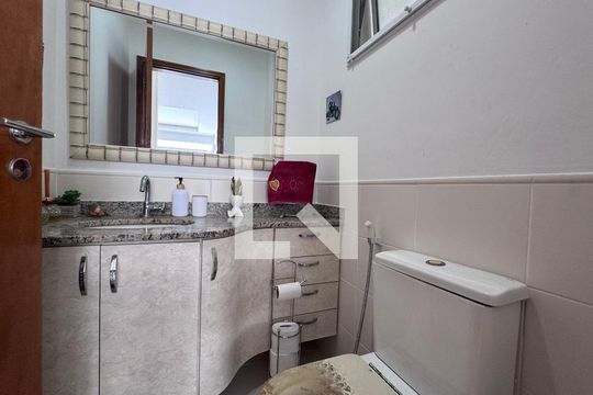 Lavabo de casa de condomínio para alugar com 6 quartos, 1500m² em Vargem Grande, Rio de Janeiro