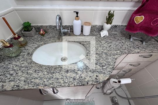 Lavabo de casa de condomínio para alugar com 6 quartos, 1500m² em Vargem Grande, Rio de Janeiro