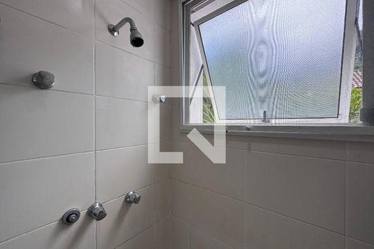 Suíte 4 - Banheiro de casa de condomínio para alugar com 6 quartos, 1500m² em Vargem Grande, Rio de Janeiro
