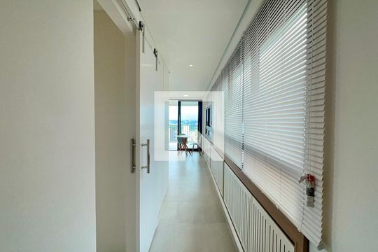 Entrada de apartamento à venda com 1 quarto, 60m² em Pinheiros, São Paulo