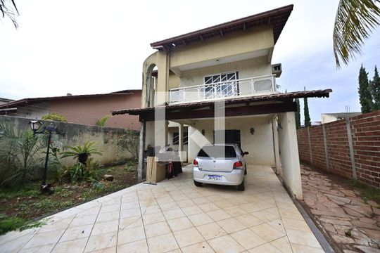 Casa à venda com 5 quartos, 400m² em Anhangüera, Goiânia