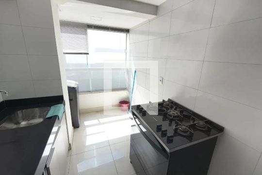 Cozinha de apartamento para alugar com 2 quartos, 92m² em Santa Mônica, Uberlândia