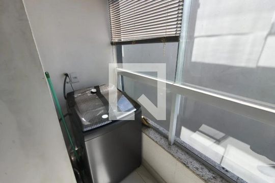 Área de serviço de apartamento para alugar com 2 quartos, 92m² em Santa Mônica, Uberlândia
