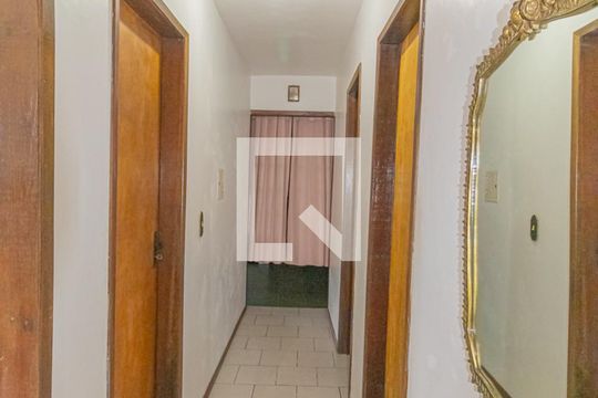 Corredor de casa à venda com 6 quartos, 290m² em Rio Branco, Canoas