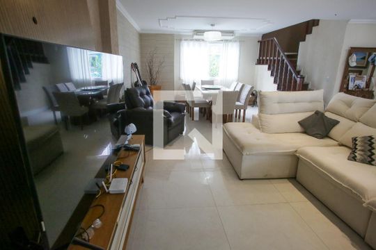 Sala de Estar de casa de condomínio para alugar com 4 quartos, 600m² em Jacarepaguá, Rio de Janeiro