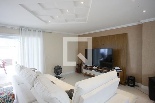 Sala de Estar de casa de condomínio para alugar com 4 quartos, 600m² em Jacarepaguá, Rio de Janeiro