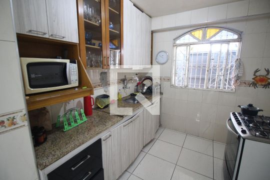 Cozinha de casa à venda com 4 quartos, 314m² em Santa Helena, Belo Horizonte