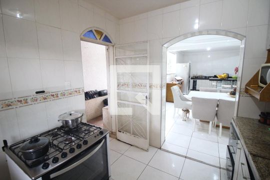 Cozinha de casa à venda com 4 quartos, 314m² em Santa Helena, Belo Horizonte