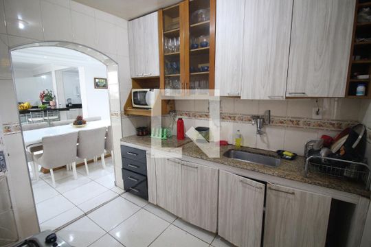 Cozinha de casa à venda com 4 quartos, 314m² em Santa Helena, Belo Horizonte