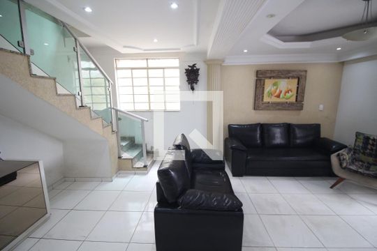 Sala de casa à venda com 4 quartos, 314m² em Santa Helena, Belo Horizonte