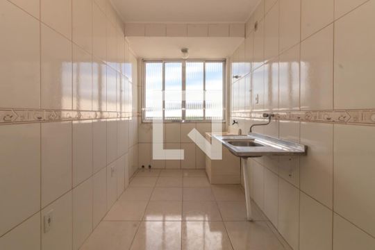 Cozinha  de apartamento para alugar com 1 quarto, 40m² em Jardim Itu, Porto Alegre