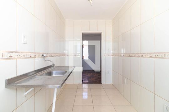 Cozinha  de apartamento para alugar com 1 quarto, 40m² em Jardim Itu, Porto Alegre