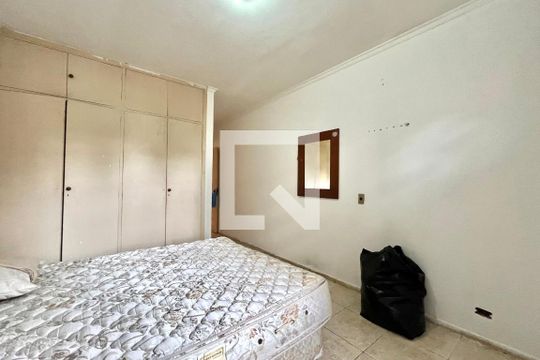 Suite de casa para alugar com 3 quartos, 185m² em Vila Alexandria, São Paulo
