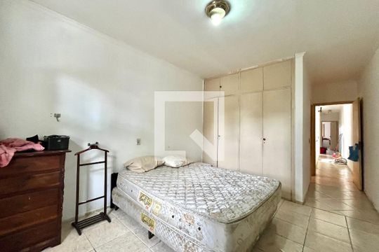 Suite de casa para alugar com 3 quartos, 185m² em Vila Alexandria, São Paulo