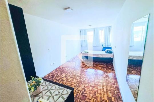 Quarto 2 de apartamento para alugar com 2 quartos, 59m² em Centro, Curitiba