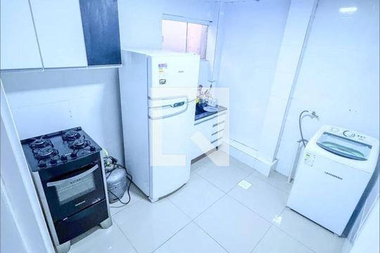 Cozinha de apartamento para alugar com 2 quartos, 59m² em Centro, Curitiba