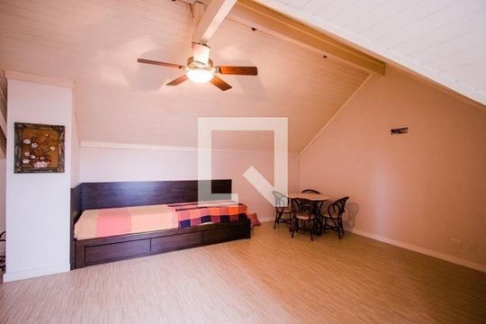 Quarto 2 de casa de condomínio para alugar com 5 quartos, 375m² em Jardim Carvalho, Porto Alegre