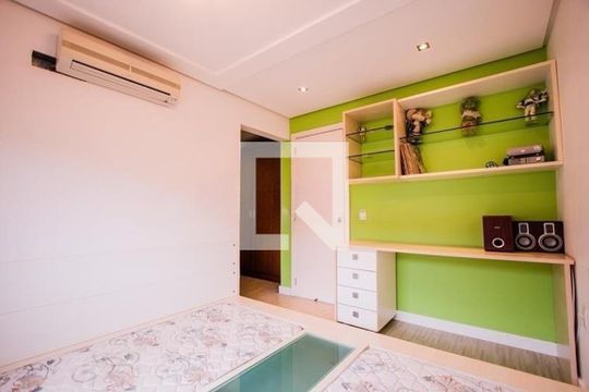 Quarto 1 de casa de condomínio para alugar com 5 quartos, 375m² em Jardim Carvalho, Porto Alegre