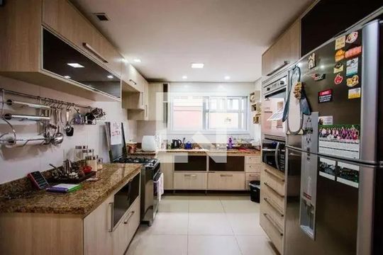 Cozinha de casa de condomínio para alugar com 5 quartos, 375m² em Jardim Carvalho, Porto Alegre