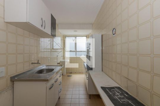 Cozinha de apartamento para alugar com 1 quarto, 55m² em Partenon, Porto Alegre