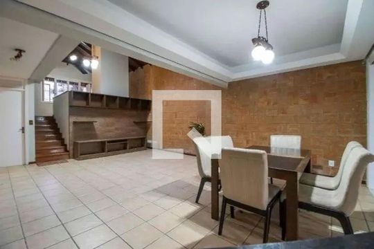 Sala  de casa para alugar com 5 quartos, 350m² em Centro, Canoas