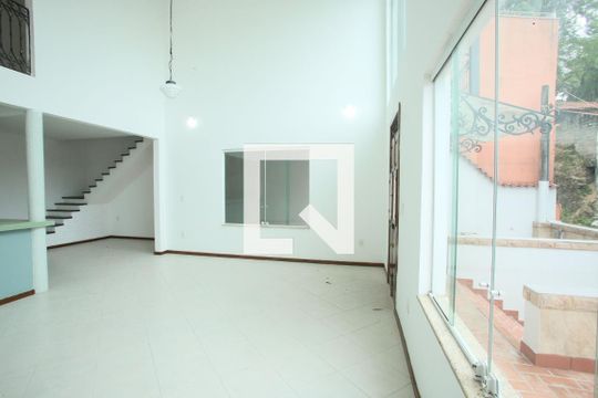 Sala de Estar de casa de condomínio para alugar com 3 quartos, 200m² em Taquara, Rio de Janeiro