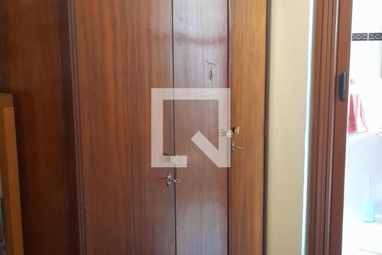 Quarto de casa à venda com 3 quartos, 201m² em Vila Nivi, São Paulo