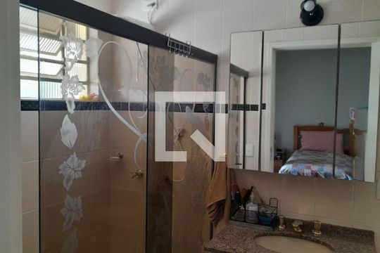 Quarto de casa à venda com 3 quartos, 201m² em Vila Nivi, São Paulo