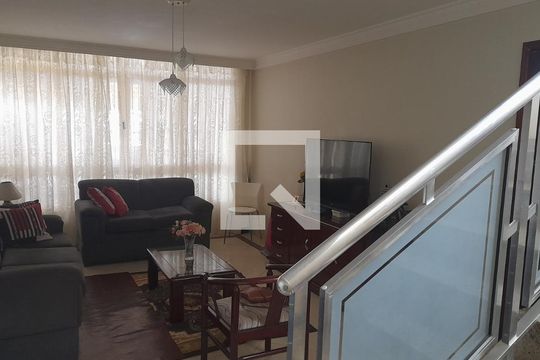 Sala de casa à venda com 3 quartos, 201m² em Vila Nivi, São Paulo