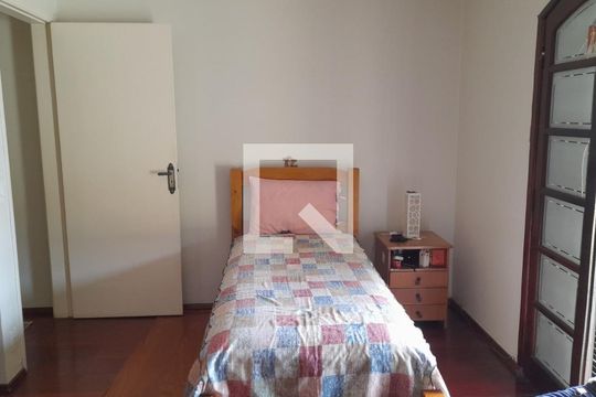 Quarto de casa à venda com 3 quartos, 201m² em Vila Nivi, São Paulo