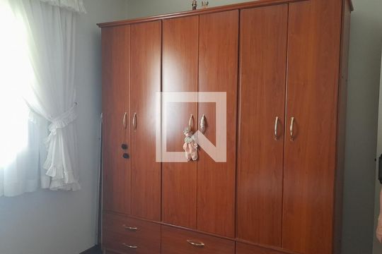 Quarto de casa à venda com 3 quartos, 201m² em Vila Nivi, São Paulo