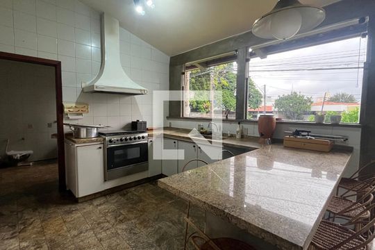Casa à venda com 5 quartos, 345m² em Vila Nova, Campinas