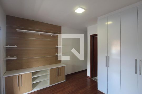 Suite de casa à venda com 3 quartos, 418m² em Heliópolis, Belo Horizonte