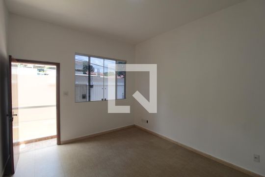 Sala de casa à venda com 3 quartos, 418m² em Heliópolis, Belo Horizonte